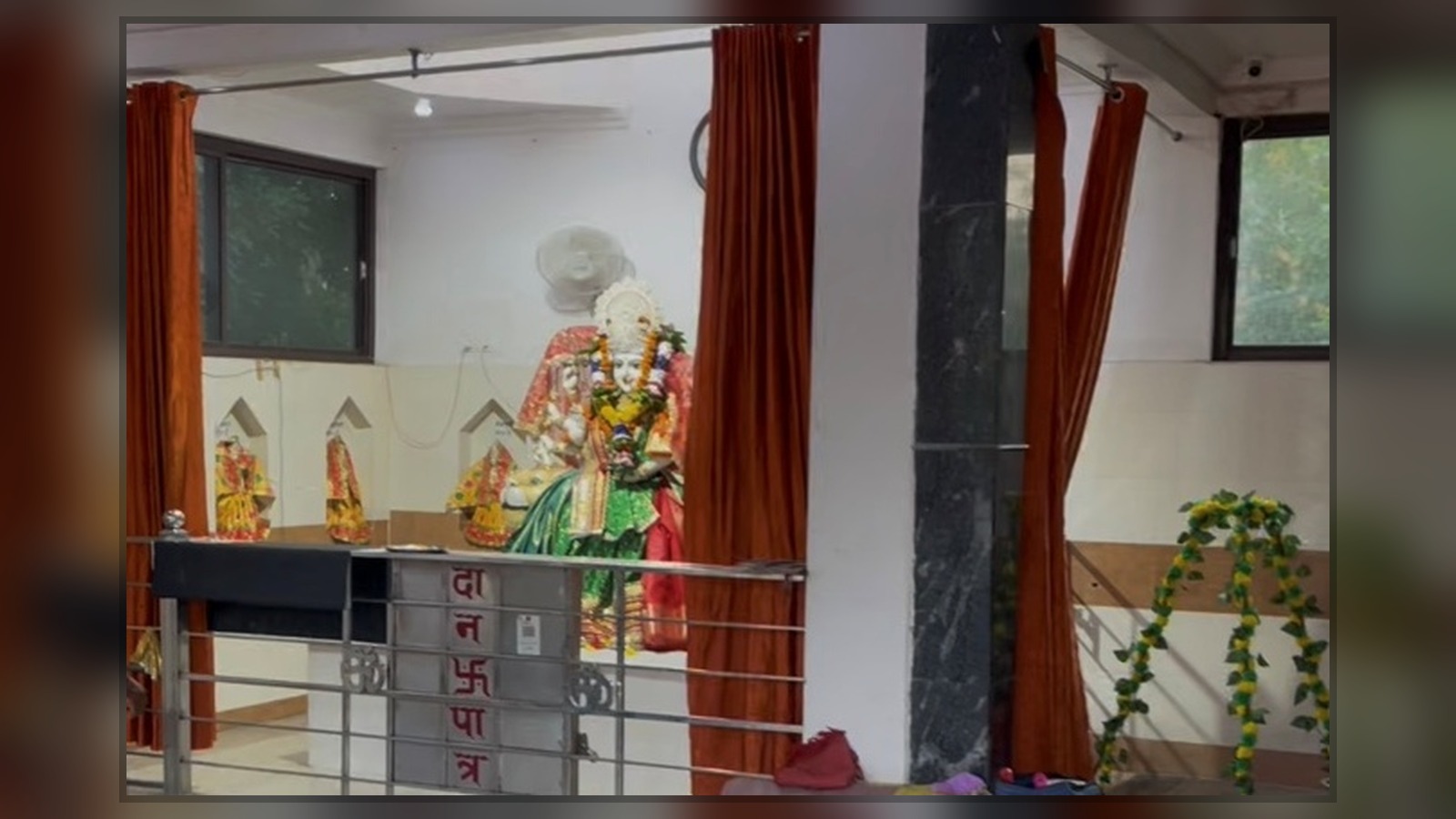 मंदिर के देवी दर्शन